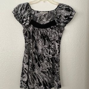 3/$10 Cynthia Richard black white top